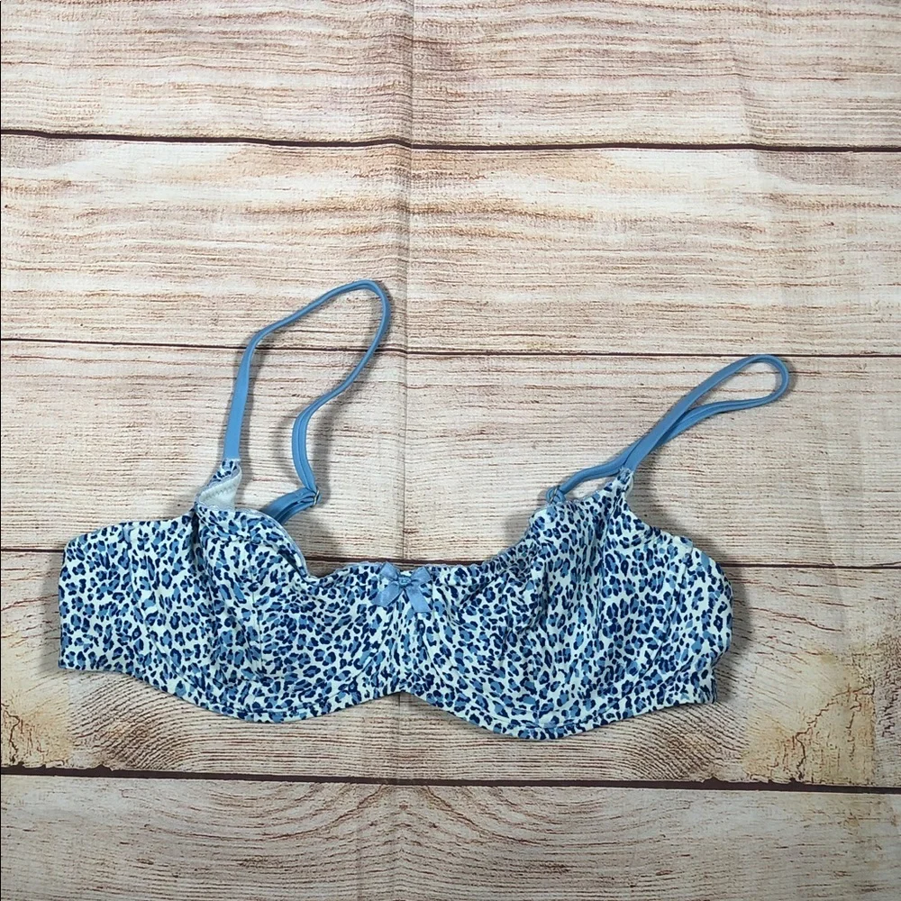 NWT Frankie's Bikinis x PINK Light Blue Leopard Print Underwire Bikini Top